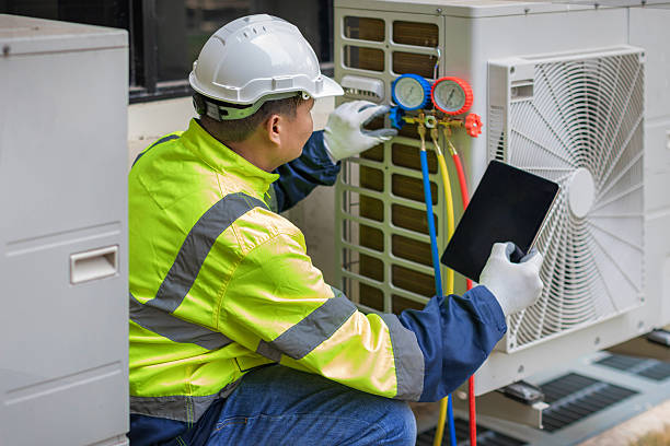 Professional Hvac Maintenance technician working in Great Lakes, IL